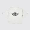 Babymonster UT kort T-skjorte med grafisk trykk for kvinner | V-hals