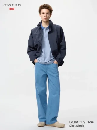 Bred, rett fargejeans for menn