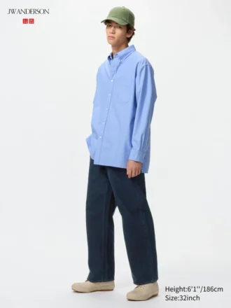 Bred, rett fargejeans for menn