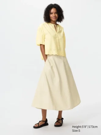 Broderet bluse med halve ermer for kvinner