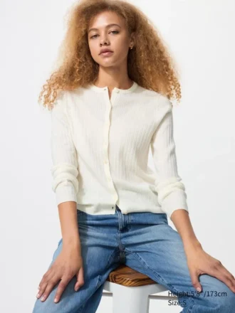 Kort ribbestrikket cardigan i merinoull for damer