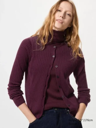 Kort ribbestrikket cardigan i merinoull for damer