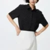 Kortærmet bluse i rayon for damer | Prikk