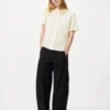 Kortærmet bluse i rayon for damer | Prikk