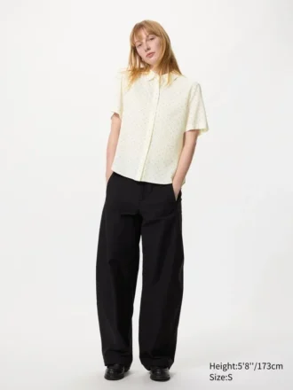 Kortærmet bluse i rayon for damer | Prikk