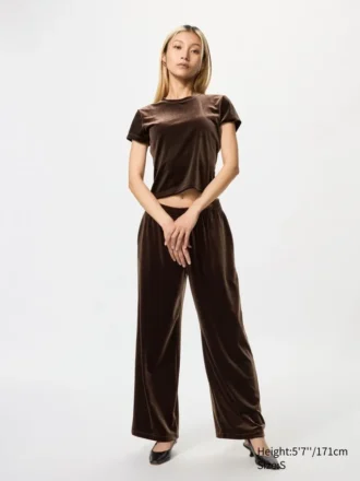 Mini-T-skjorte i myk velour for kvinner