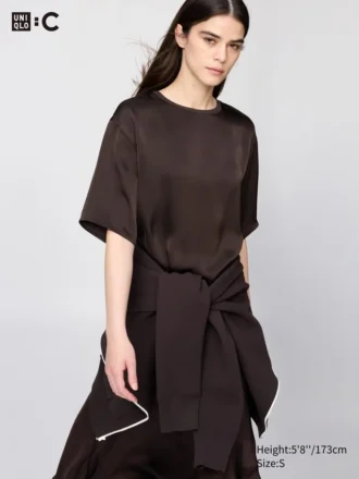 Oversized kort bluse i sateng for damer | Halve ermer