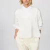 Oversized kort bluse i sateng for damer | Halve ermer