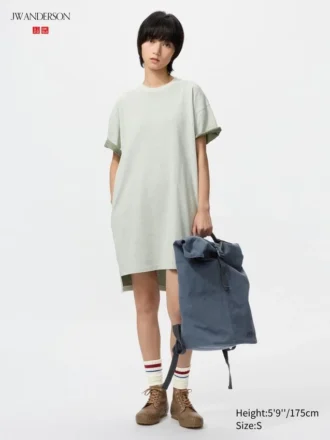 Oversized tofarget T-skjortekjole for kvinner