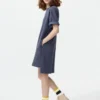 Oversized tofarget T-skjortekjole for kvinner