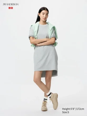 Oversized tofarget T-skjortekjole for kvinner