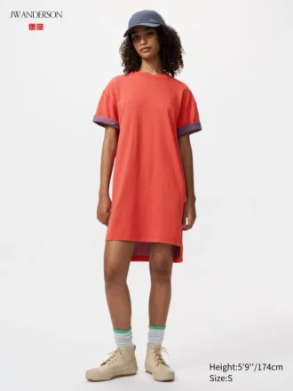 Oversized tofarget T-skjortekjole for kvinner