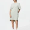 Oversized tofarget T-skjortekjole for kvinner