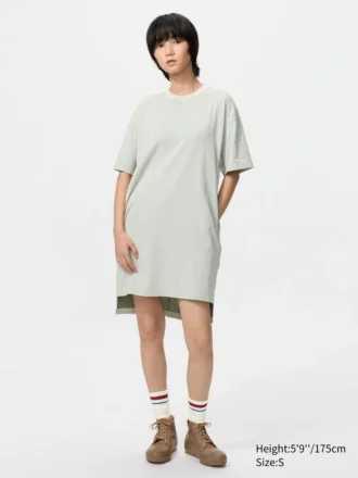 Oversized tofarget T-skjortekjole for kvinner