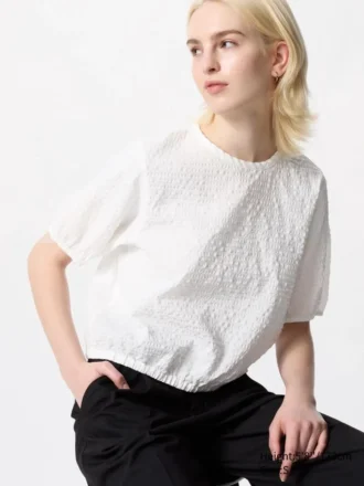 Seersucker-bluse med voluminøse ermer for kvinner