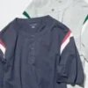 Unisex T-skjorte med henleyhals